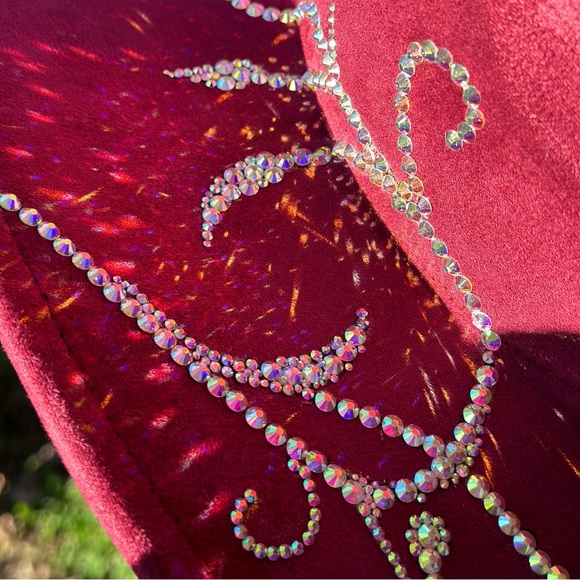 NWT Rodeo Queen Burgundy Suede Swarovski Crystals Cowboy Hat - Picture 1 of 6